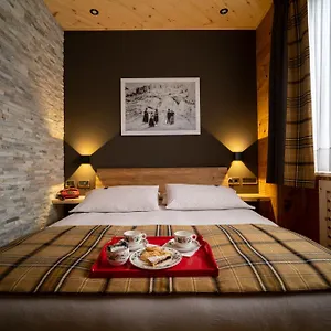 Meuble Garni Della Contea Hotel Bormio